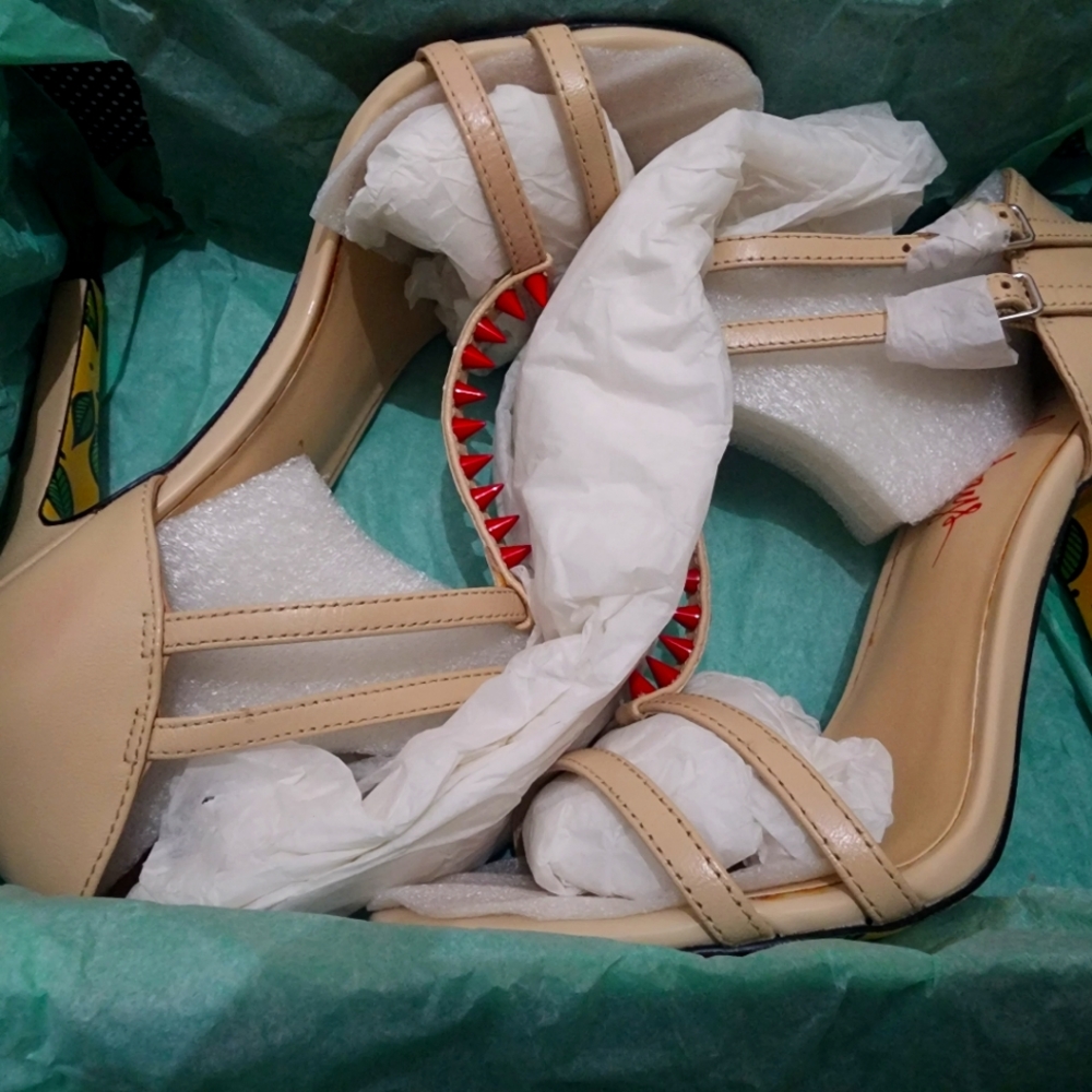 BNWB Taylor Says Rosebud Heels